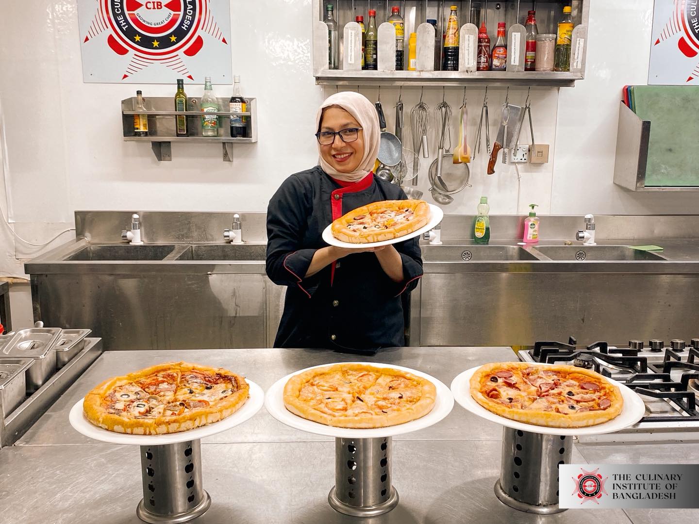 Students in a CIB kitchen